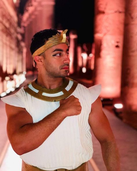 Handsome Egyptian man wearing ancient Egyptian costume Egypt Eyeliner, Egyptian Make Up, Egyptian Man, Egyptian Heritage, Egypt Pharaoh, Egyptian Men, Egyptian Dress, Egyptian People, Egyptian Clothing