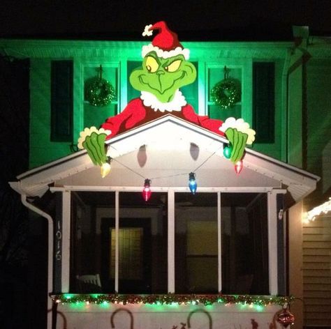 Grinch Roof Topper Grinch House Decoration Outdoor, The Grinch Decorations Outdoor, Grinch House Decoration Outdoor Christmas, Outdoor Grinch Decorations Front Porches, Grinch Porch Decorations, Grinch Front Yard, Diy Outdoor Grinch, Grinch Themed Parade Float, Roof Christmas Decorations