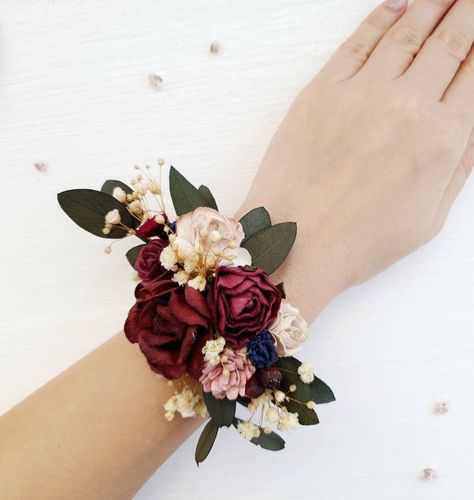 Corsage Burgundy, Floral Wrist Corsage, Groom Corsage, Flower Wrist Corsage, Bridal Corsage, Bridesmaid Corsage, Corsage And Boutonniere, Corsage Prom, Prom Flowers