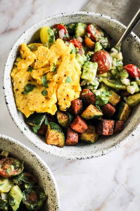 Breakfast Sweet Potatoes, Sweet Potato Breakfast Bowl, Potato Breakfast Bowl, Spicy Vegetables, Savory Cravings, Breakfast Bowls Recipe, Potato Breakfast, Tomato Avocado, Sweet Potato Breakfast