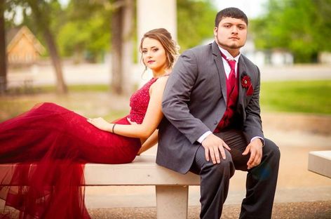 Couple Prom Pictures, Prom Pictures Couples Black, Prom Pictures Group, Couples Prom, Hoco Pictures, Prom Photography Poses, Couple Prom, Homecoming Poses, Prom Pictures Couples