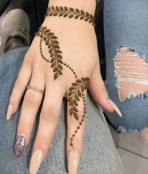 If you are looking for gorgeous Mehndi designs 2024 to try this Eid, continue reading for the Latest Mehndi Designs 2024 for Eid Al Fitr. Henna Tattoo Design, Henna Flower Designs, Hand Henna Designs, Henna Flower, Mehndi Outfit, Henna Hand, Eid Mehndi Designs, Henna Tattoo Designs Hand, Legs Mehndi Design