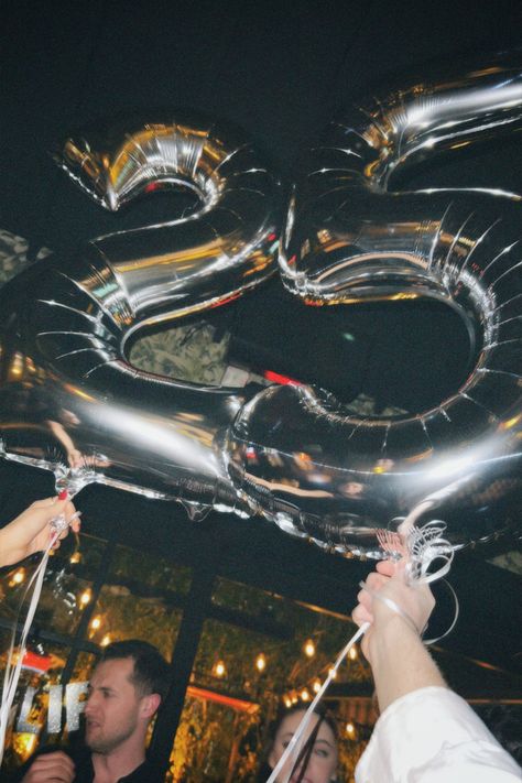 Quarter Life Crisis Aesthetic, Birthday Ideas 25 Years Old, 25 Year Old Aesthetic, 25th Balloons, 25th Bday Ideas, 25 Birthday Balloons, Quarter Life Crisis Party, Silver 25th Birthday, 25th Birthday Balloons