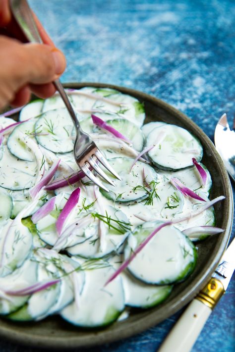 Creamy Cucumber Salad with Sour Cream and Dill  - Just Easy Recipes Peanut Ginger Dressing, Salad With Sour Cream, Butter Chicken Curry, Creamed Cucumbers, Dill Dressing, Creamy Cucumber Salad, Creamy Cucumbers, Beetroot Salad, Easy Salad