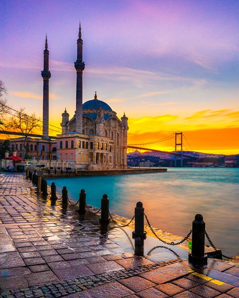 China Vacation, Bosphorus Bridge, Istanbul Turkey Photography, All Inclusive Trips, Istanbul Photography, Istanbul City, Dutch Windmills, Mosque Architecture, Hagia Sophia