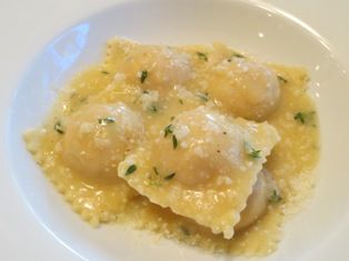 Salmon Ravioli with White Wine and Butter Sauce: Salmon Ravioli, Butter Prawns, Ravioli Recipes, Ravioli Sauce, Ravioli Filling, Lunch Club, Lobster Ravioli, Wine Butter, Ravioli Lasagna