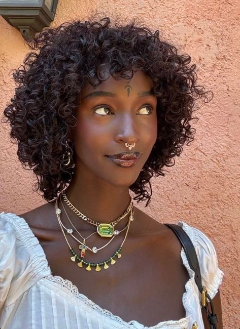 Dark Skin Indian Woman, Brazilian People, Spanish Woman, Black Femininity, Foto Art, Hair Reference, Unique Beauty, Girls Makeup, Woman Face