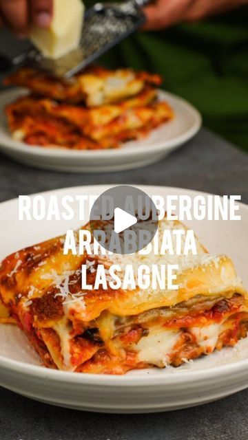 Aubergine Recipes, Roasted Aubergine, Arrabbiata Sauce, Aubergine Recipe, Vegetarian Meals, Lasagna Recipe, Fresh Mozzarella, Lasagna, Eggplant