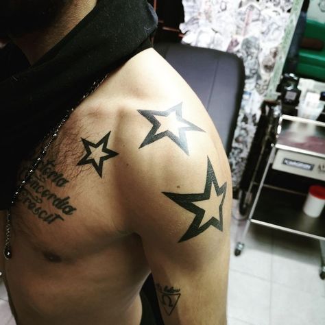 Shoulder Star Tattoos Men, Star Tattoo On Shoulder, Star Tattoos For Men, King Crowns, Tattoos 2023, Tattoo Catalog, Sharpie Tattoos, Star Tattoo Designs, Cool Forearm Tattoos