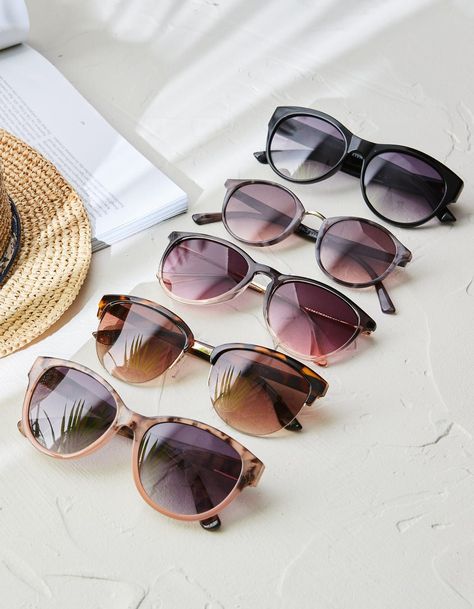 Sunglasses Flatlay Photography, Glasses Photography Ideas, Sunglasses Photography Ideas, Sunglasses Flatlay, Sunglasses Product Photography, Shades Photography, Sunglasses Business, Sunglass Photography, Sunglasses Photography