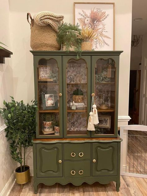 Green Hutch Makeover, Green China Cabinet, Kitchen Hutch Decor, French Room, Green Room Decor, Painted China Cabinets, Antique China Cabinets, Flip Ideas, Eclectic Style Decor