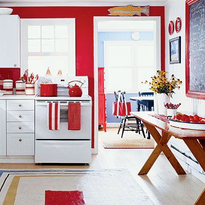 Bright red and white ... Red Kitchen Walls, Beachy Kitchens, Red Accent Wall, Red And White Kitchen, Red Kitchen Decor, Red Cottage, Cottage Kitchens, Ideas Hogar, Red Kitchen