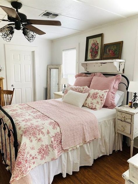 Shabby Chic Floor Mirror, Shabby Chic Bedrooms Pink, Bedroom Chandelier Ideas Farmhouse, Colorful Vintage Bedroom Ideas, Country Cottage Interiors Bedroom, Pink And Burgundy Bedroom, Dark Cottage Core Bedroom, Vintage Shabby Chic Bedroom, Cottage Core Bedroom