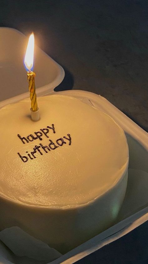 Happy Birthday Cack, Happy Birthday 18th, Happy Birthday Best Friend, Happy Birthday Template, Mini Cakes Birthday, Creative Birthday Cakes, Cream Aesthetic, Delicacy Food, Birthday Posts