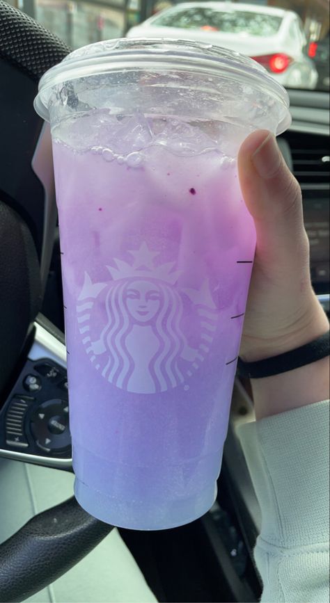 Dragon Fruit Refresher, Starbucks Wallpaper, Caramel Apple Spice, Cold Starbucks Drinks, Secret Starbucks Recipes, Iced Starbucks Drinks, Secret Starbucks Drinks, Starbucks Secret Menu Drinks, Healthy Starbucks