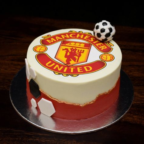 Man United Cake, Iftaar Ideas, Manunited Manchester United Cake, Man United Cake Ideas, Football Dessert Table, Manchester United Cake Design, Manchester Cake Birthdays, Football Dessert, Manchester United Cake