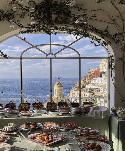 Northern Italy, Travel Goals, Pretty Places, Oh The Places Youll Go, Positano, Travel Inspo, Travel Aesthetic, Amalfi, Dream Vacations