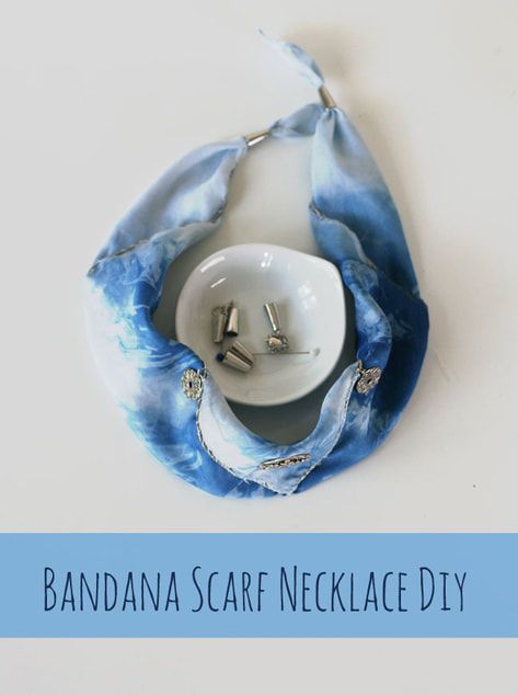 Shibori Scarf bandana necklace diy! #diynecklace trends Diy Beauty Blender, Bandana Necklace, Food Halloween Costumes, Bandana Fashion, Make A Scarf, Shibori Scarf, Diy Fashion Scarf, Simple Scarf, Toddler Girl Gifts