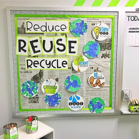 An earth day bulletin board made out of recyclable materials :) Soft Board Ideas, Earth Day Bulletin Board, Science Bulletin Boards, Recycling Activities, Soft Board, Earth Day Projects, Ra Bulletin Boards, Earth Day Crafts, Classroom Board