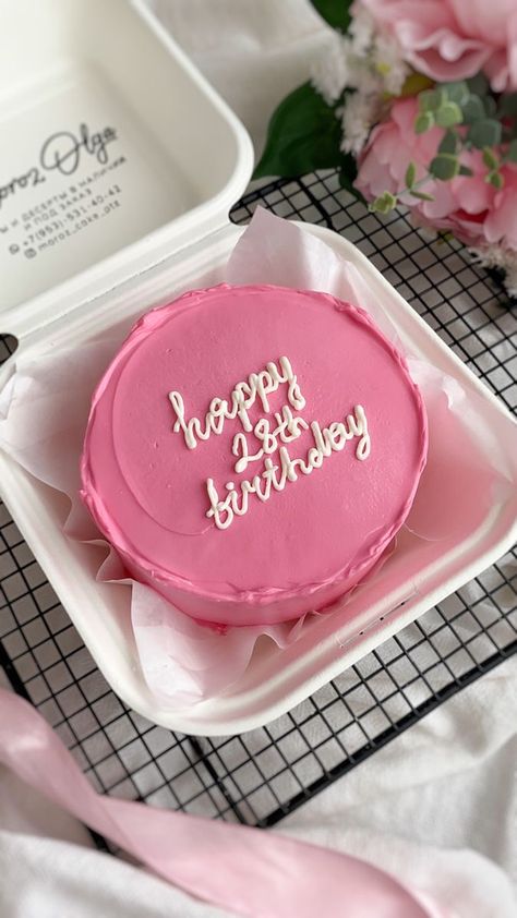 Pink Birthday Party Aesthetic Cake, Round Cake Aesthetic, Pink Round Cake, Pink Mini Cake, Bento Cake Design Birthday, Cake Aesthetic Birthday, 24th Birthday Cake, Aesthetic Birthday Cake, Round Birthday Cakes