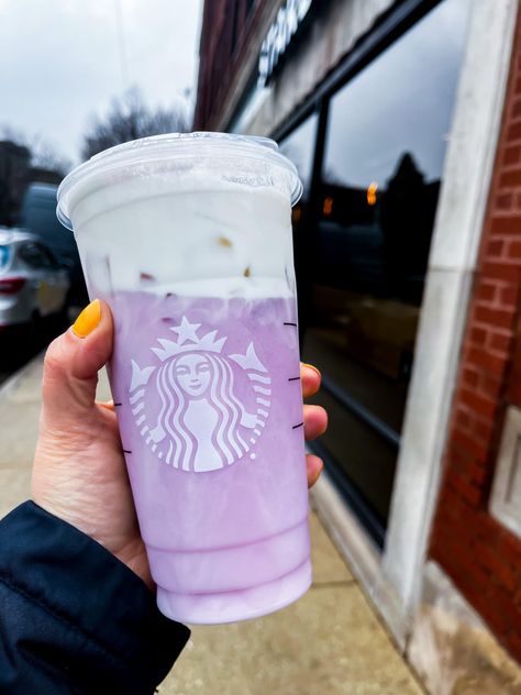 Starbucks Purple Drink, Starburst Drink, London Fog Tea Latte, Lavender Drink, Purple Drink, Easter Drink, Valentine Drinks, Starbucks Secret Menu Recipes, Purple Drinks