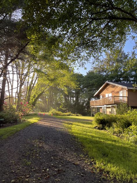 Peaceful House Nature, Home In Countryside, Small Countryside House, Country Side Homes, Countryside House Aesthetic, House In Countryside, House On A Mountain, Country Side House, Peaceful House