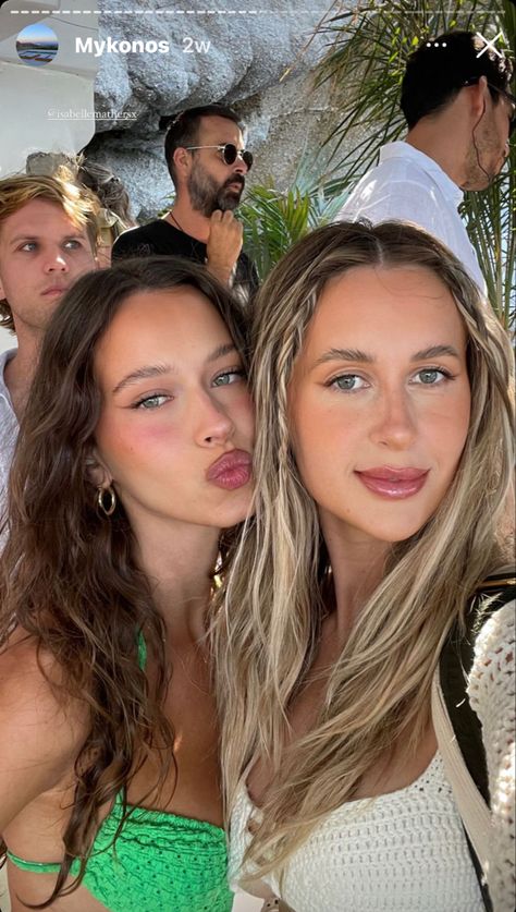 Isabella Mathers, Emily Venz, Hot Girl Summer, Best Friends Aesthetic, Friend Poses, Miss Dior, Friend Photoshoot, Beautiful Wedding Dresses, Spring Break