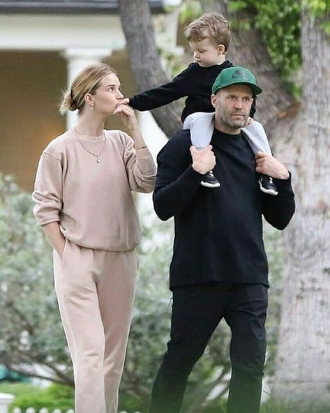 جيسون ستاثام, Jason Statham Rosie Huntington, Rosie And Jason, Jason Statham And Rosie, Rosie Huntington Whiteley Style, Kevin Spacey, Rosie Huntington, You Are Cute, Kelly Brook