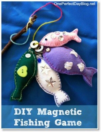 How to make a DIY Magnetic Felt Fishing Game Sewing Eyfs, Diy Fishing Game, Felt Fishing Game, Fishing Games, Magnetic Fishing Game, Diy Fishing, Penanda Buku, Magnet Fishing, Baby Mobil