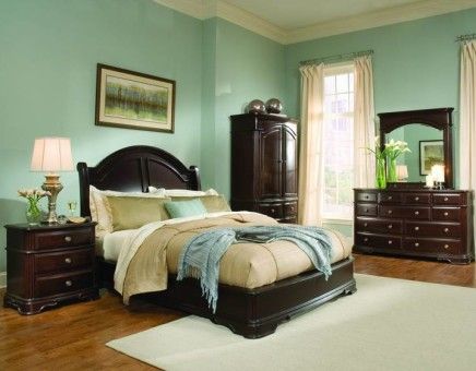 Ideas for using dark wood furniture in bedroom Mahogany Bedroom Furniture, Light Green Bedrooms, Dark Wood Bedroom Furniture, Cherry Bedroom Furniture, Dark Wood Bedroom, Dark Brown Furniture, Dark Bedroom Furniture, Brown Furniture Bedroom, Bedroom Brown