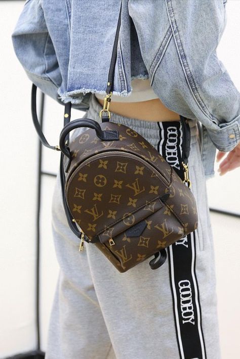 Mini Bag Louis Vuitton, Louis Vuitton Backpack Women, Louis Vuitton Small Backpack, Louis Vuitton Small Bag, Louis Vuitton Mini Bag, Louis Vuitton Palm Springs Mini, Louis Vuitton Palm Springs, Top Designer Handbags, Palm Springs Mini Backpack