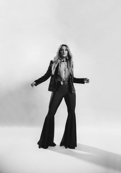 Lainey Wilson Photoshoot, Lainey Wilson Pictures, Lainey Wilson Hair, Country Singer Photoshoot, Lainey Wilson Photos, Laney Wilson Outfits, Lainey Wilson Style, Lainey Wilson, Lainey Wilson Outfits