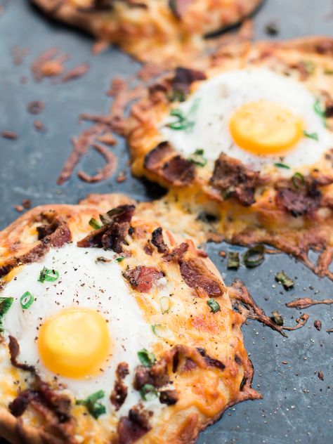 Naan Flatbread Bacon and Egg Breakfast Pizza - Dad With A Pan Healthy Flatbread Recipes, Egg Pizza Breakfast, Bacon And Egg Breakfast, Healthy Flatbread, Bread Brands, Naan Flatbread, Bacon Eggs Breakfast, Naan Pizza, Cooking Stone