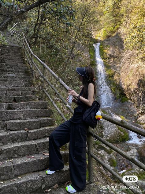 Photo Poses In Waterfalls, Hiking Pose Ideas, Waterfall Photo Ideas, Waterfall Outfit, Waterfall Aesthetic, Cozy Campfire, Travel Pose, Waterfall Photo, Travel Pictures Poses