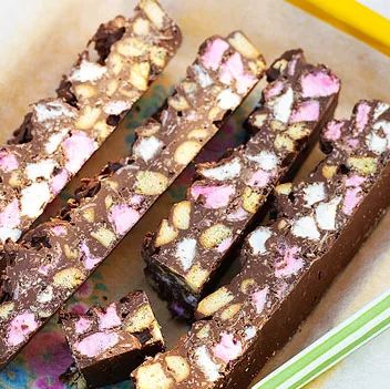 Bars With Marshmallows, Christmas Gifts Easy, Slow Cooker Gammon, Rocky Road Bars, Blueberry Muffin Recipe Easy, Tarte Vegan, Homemade Naan Bread, Melted Chocolate, Rocky Road