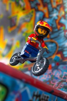 Lego Spiderman, Lego Wallpaper, Robot Animal, Colorful Graffiti, Lego Photo, Cool Pictures For Wallpaper, Color Wallpaper Iphone, Lego Man, Lego Pictures