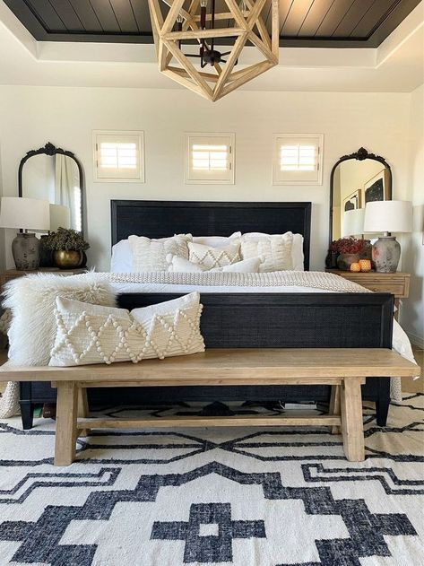 Comfortable Bedroom Decor, Black Bedroom Furniture, Beautiful Bedroom, Bedroom Décor, Black Furniture, Bedroom Furniture Design, Master Bedrooms Decor, Guest Bedrooms, Beautiful Bedrooms