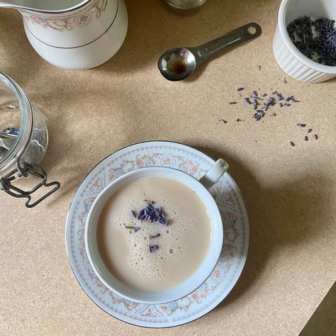 London Fog Tea Aesthetic, Lavender Earl Grey Tea, Cozy Tea Party, London Fog Aesthetic, Lavender Tea Aesthetic, Earl Grey Tea Aesthetic, Earl Grey Aesthetic, Making Tea Aesthetic, Tea Cafe Aesthetic