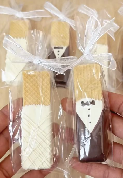 Dipped Sugar Wafers, Sugar Wafers, Graduation Party Desserts, Spring Treats, Wedding Mother Of The Bride, Wedding Treats, Kids Birthday Party Ideas, Wedding Dessert, Black And White Wedding