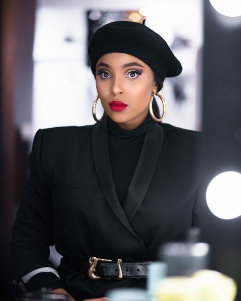 Baret Hat Outfit Black Women, Berrets Outfits Winter, Berrets Outfits, Linda Mtoba, Being Pregnant, Beauty Boutique, Classy Dress Outfits, Classy Work Outfits, Looks Black