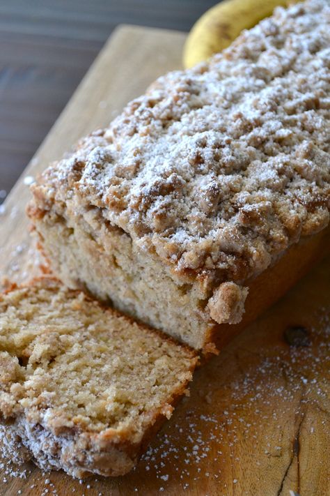 This Cinnamon Crumb Banana Bread is the perfect combination of moist banana bread and a crumbly coffee cake topping. Moist Banana Bread, Nut Bread, Banana Nut, Crumb Topping, A Piece Of Cake, Breads And Rolls, Coffee Cakes, Bread Muffins, Banana Recipes