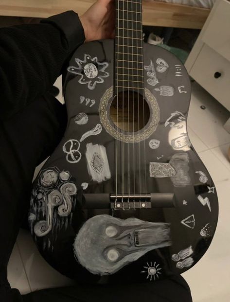 Decorated Guitar Aesthetic, Acoustic Guitar Art Paint, Guitars Aesthetic, Guitar Art Painting, Acoustic Guitar Art, Guitar Artwork, Guitar Designs, Guitar Ideas, Guitar Photos