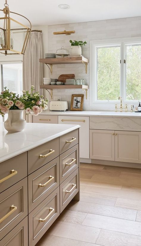 New House Kitchen — Blushing Boho White Kitchen Contrasting Island, Art Deco Kitchen Cabinets, Jen Carter, Two Toned Kitchen Cabinets, Koti Diy, Two Tone Kitchen, Design Your Kitchen, Decoration Kitchen, Kitchen Cabinet Colors