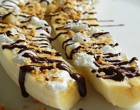 Banana Smores, Weight Watchers Snacks, Points Recipes, Ww Desserts, Weight Watchers Desserts, Weight Watchers Diet, S'mores, Ww Recipes, S Mores