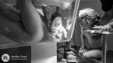 We Can't Stop Looking At These 8 Award-Winning Birth Photos Of The Year Raw Birth Photography, Natural Birth Photos, Water Birth Photography, Child Birth Photography, Childbirth Photos, Birth Pictures, Mother Pictures, Delivery Pictures, Birth Photos