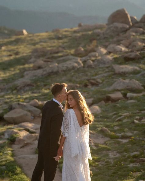 I really hope to get to photograph more elopements in Rocky Mountain National Park in 2024/2025. This shoot and this couple were so incredibly fun. Content day @ElopeAcademy Host@elopewithkaseyjo Taylor & Josh @TayKow27 Florals@wildblossomsstudio #coloradoelopement #elopecolorado #coloradoelopementphotographer #coloradoelopementvideographer #shesaidyes #breckenridgewedding #twinlakeselopement #denverbride #coloradobride #rockymountainbride #mountainelopement #mountainwedding #adventureelop... Mountain Elopement Photos, Mountain Wedding Photos, Breckenridge Wedding, Aspen Wedding, Colorado Wedding Photography, Couples Portraits, Mountain Bride, Colorado Elopement, Mountain Elopement