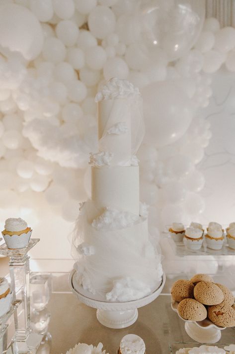 Cloud Nine Baby Shower Cake, Cloud 9 Baby Shower Cake, Heaven Theme Baby Shower Ideas, Little Piece Of Heaven Baby Shower Theme, White Cloud Cake, Cloud Cake Ideas, Cloud Baby Shower Cake, Cloud Theme Cake, All White Baby Shower Theme