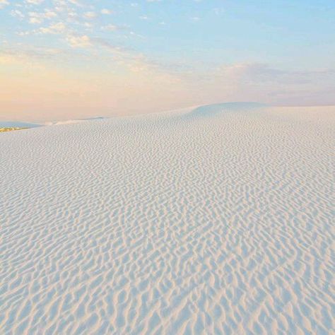 Goooood morning #pic # minimalmode White Sands National Park, Land Of Enchantment, Palm Desert, Sand Dunes, White Sand, Pretty Places, Dream Destinations, Places Around The World, Amazing Nature