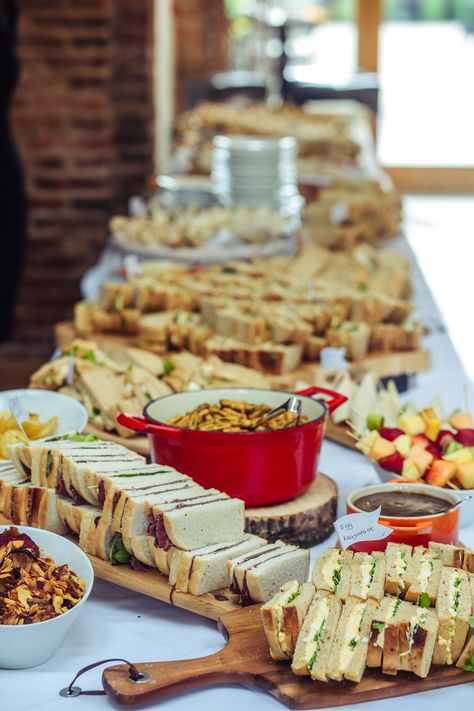 Conference Lunch Ideas, Conference Snacks Table, Lunch Buffet Ideas, Clean Lunch Recipes, Lunchmeat Sandwiches, Sandwich Catering, Cold Cut Sandwich, Sandwich Buffet, Buffet Presentation