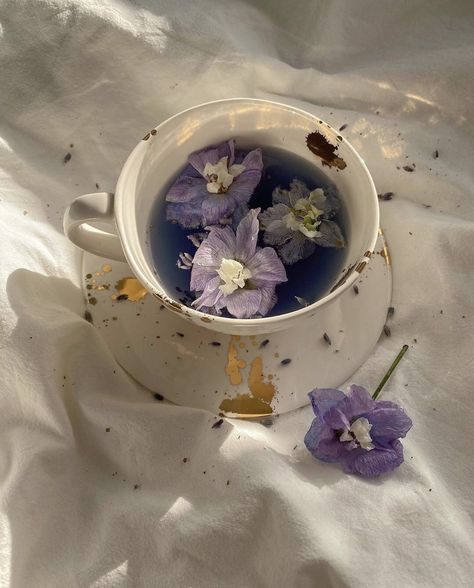 Aesthetic Tea, Anting Manik, Flowers Coffee, Lavender Aesthetic, Pretty Drinks, Princess Aesthetic, Trik Fotografi, Flower Tea, + Core + Aesthetic